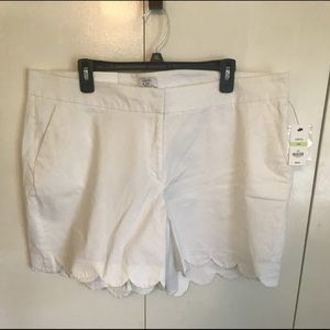 Scalloped hem white shorts 18W